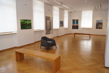 „Fragmente. Landschaften im 21. Jahrhundert mit Monika Kropshofer“ – Führung mit der Künstlerin durch die neue Wechselausstellung im Forum ALTE POST in Pirmasens